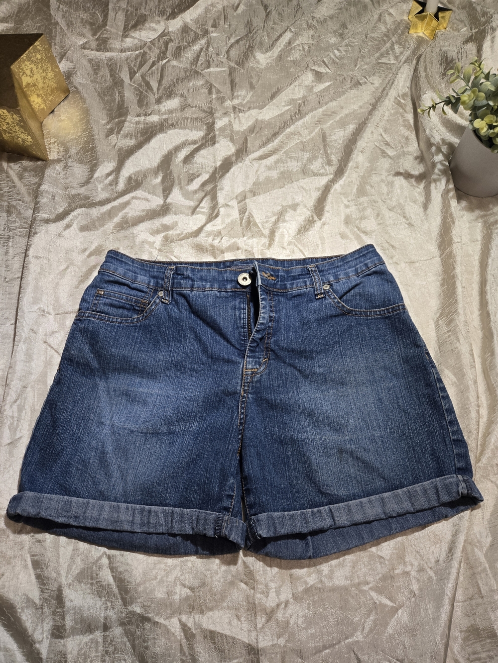 Vintage Bandolino Blue Cuffed Denim Shorts